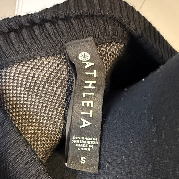 Athleta Women’s Small Black and Tan Crewneck Sweater - Picture 2 of 5